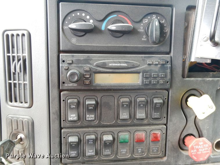 image for item DE5777 2006 International 7400  dump truck