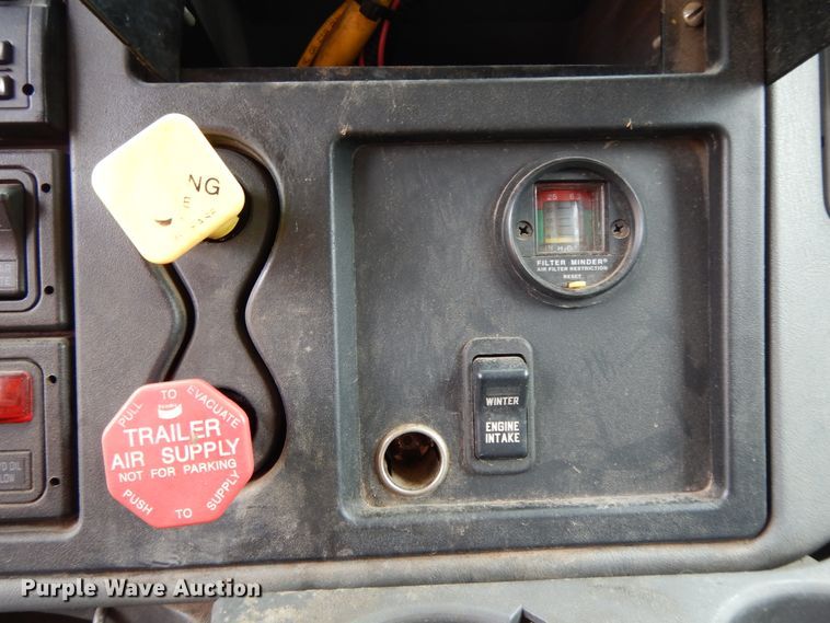 image for item DE5777 2006 International 7400  dump truck