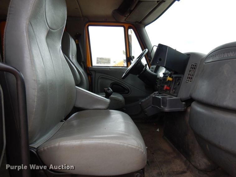 image for item DE5777 2006 International 7400  dump truck