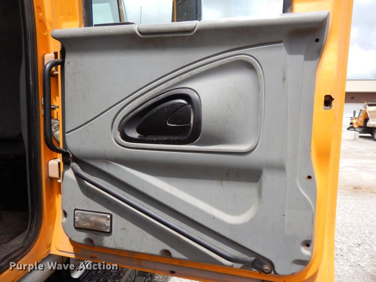 image for item DE5777 2006 International 7400  dump truck