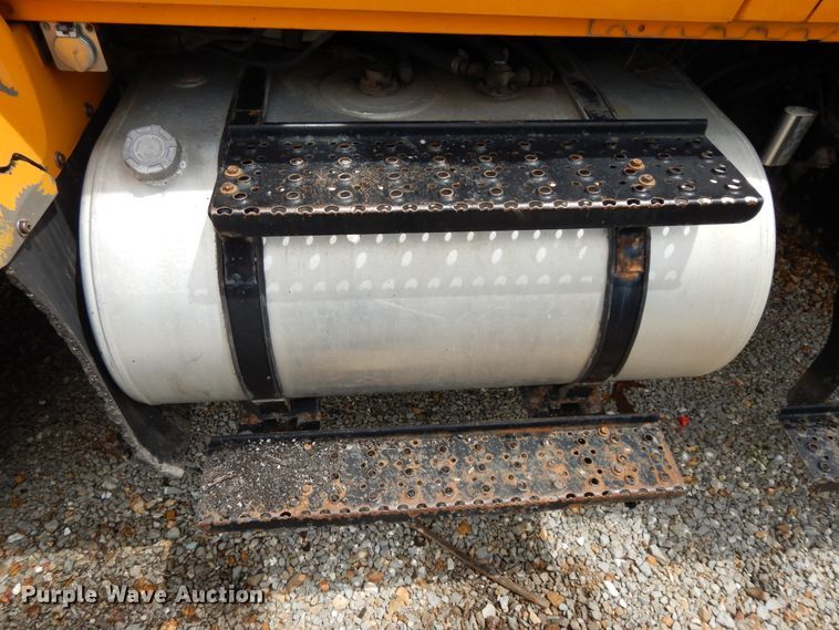 image for item DE5777 2006 International 7400  dump truck