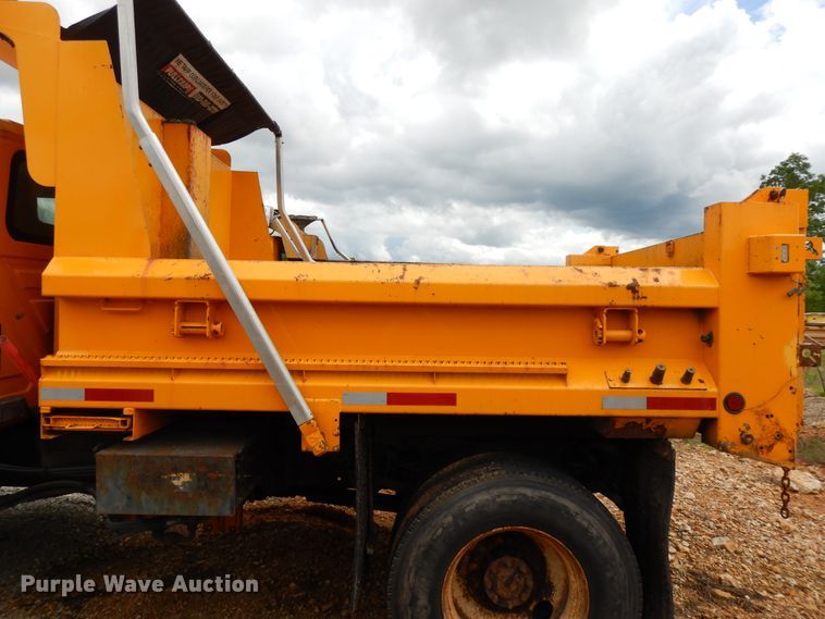 image for item DE5777 2006 International 7400  dump truck