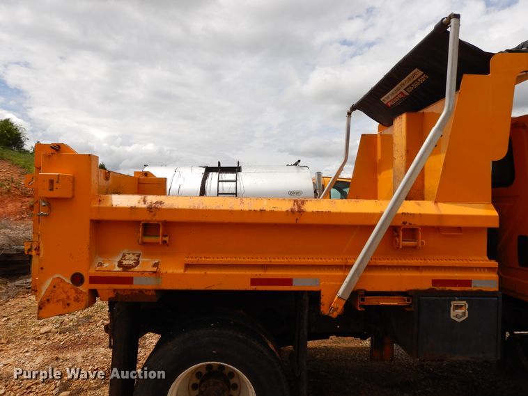 image for item DE5777 2006 International 7400  dump truck