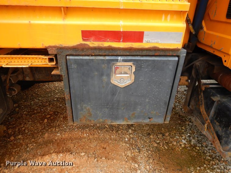 image for item DE5777 2006 International 7400  dump truck