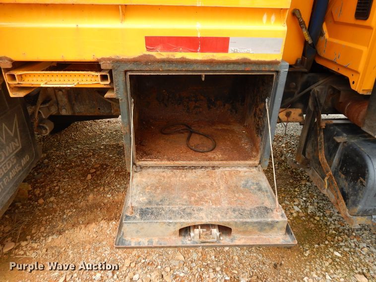 image for item DE5777 2006 International 7400  dump truck