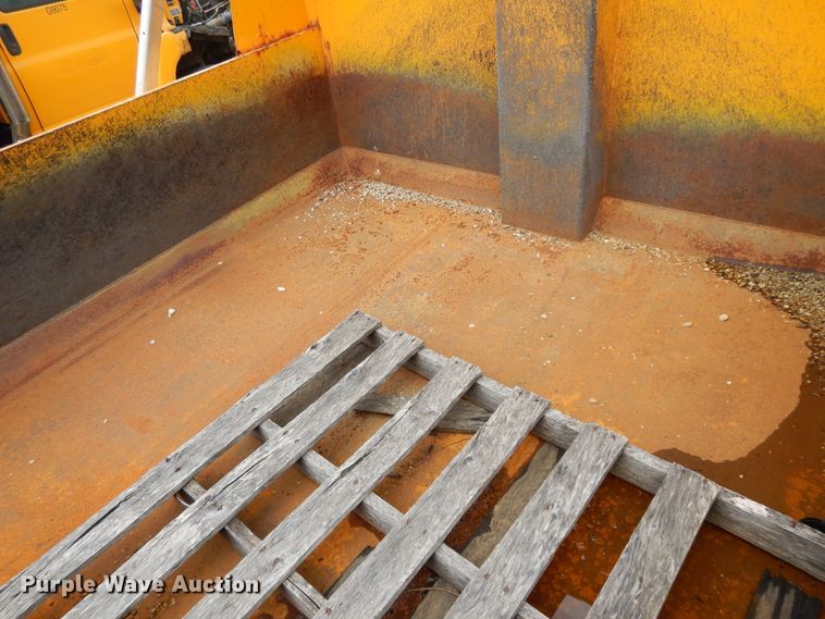 image for item DE5777 2006 International 7400  dump truck