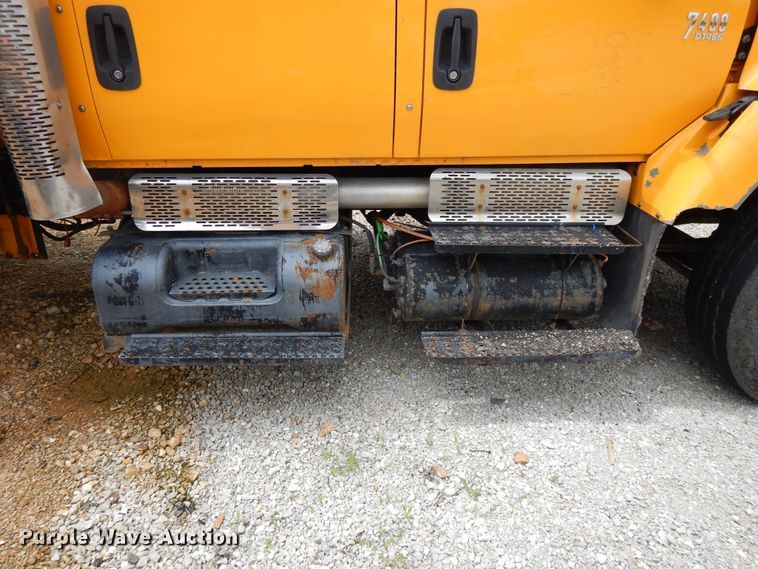 image for item DE5777 2006 International 7400  dump truck