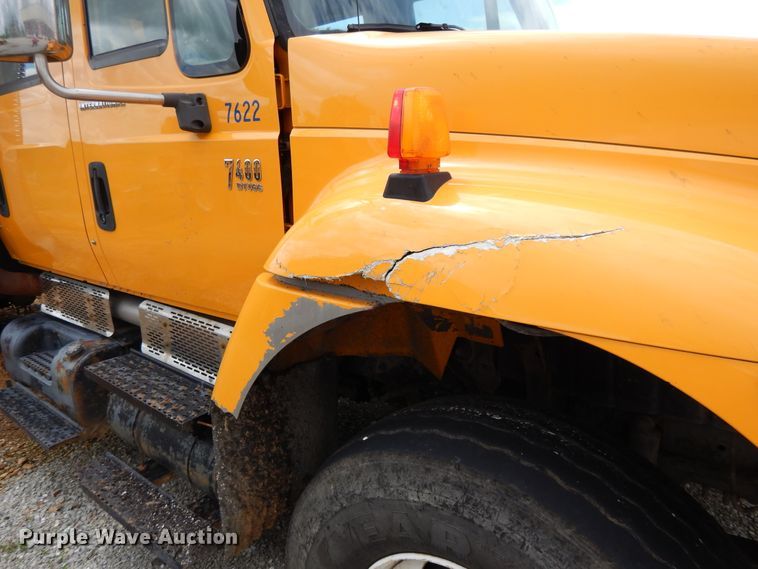 image for item DE5777 2006 International 7400  dump truck