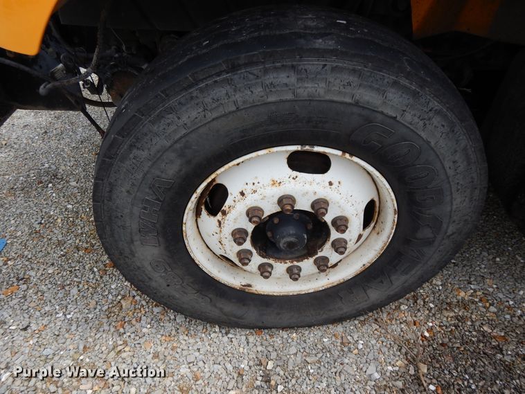 image for item DE5777 2006 International 7400  dump truck