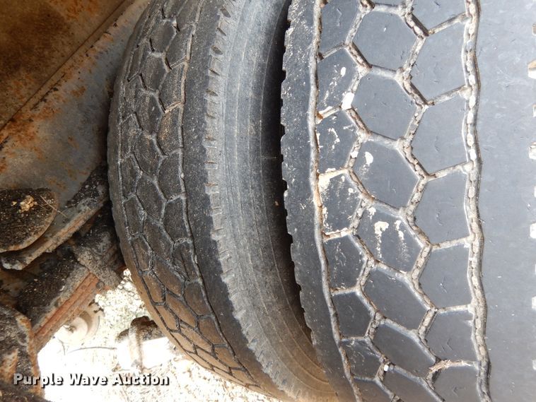 image for item DE5777 2006 International 7400  dump truck