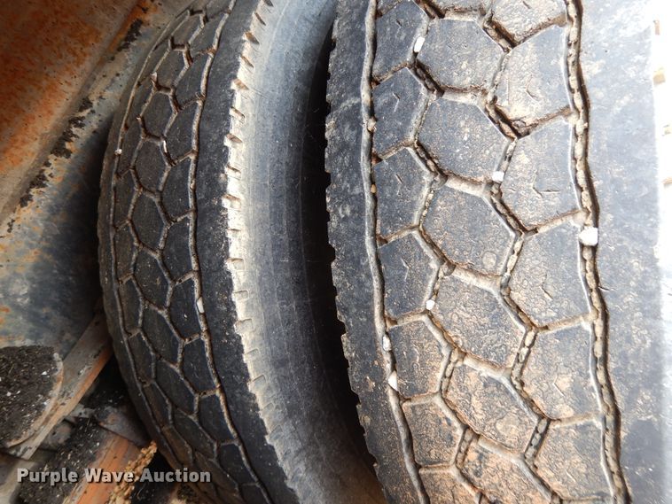 image for item DE5777 2006 International 7400  dump truck