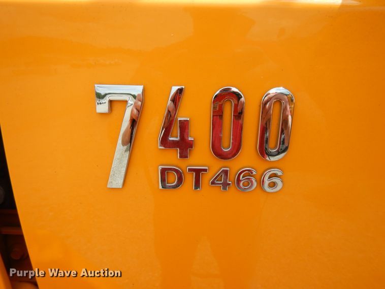 image for item DE5777 2006 International 7400  dump truck