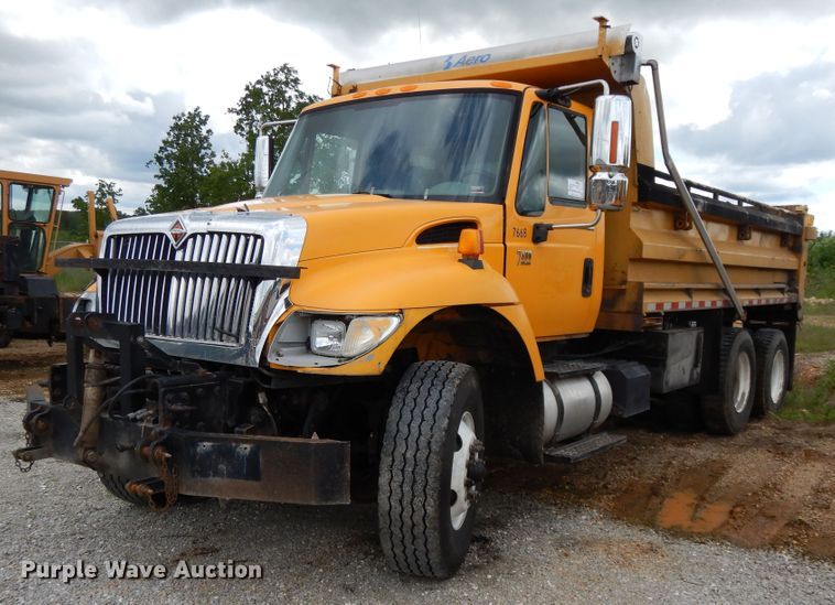 image for item DE5778 2006 International 7400   dump truck