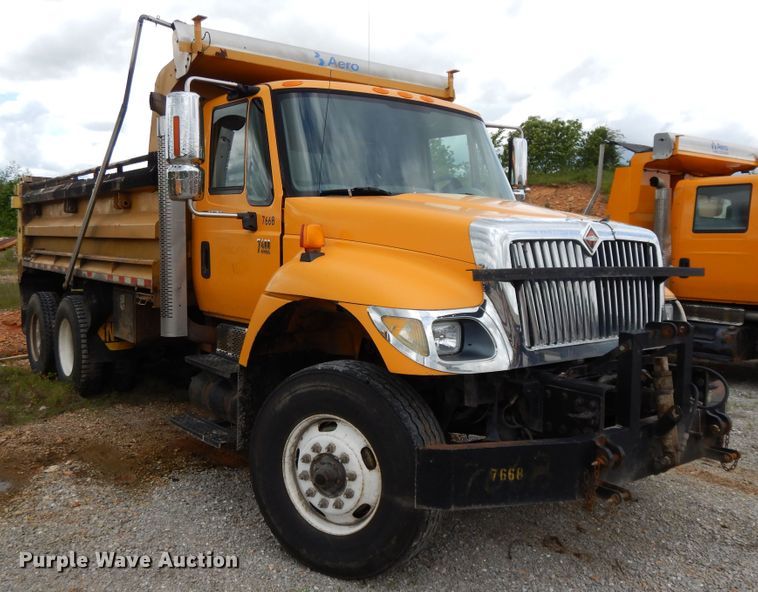 image for item DE5778 2006 International 7400   dump truck
