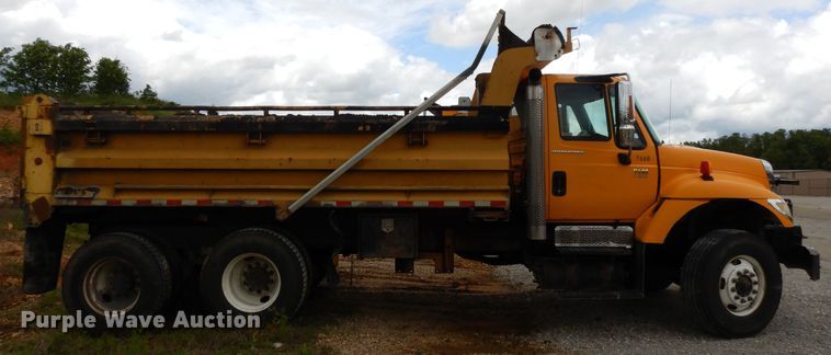 image for item DE5778 2006 International 7400   dump truck