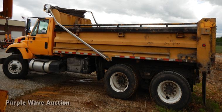 image for item DE5778 2006 International 7400   dump truck