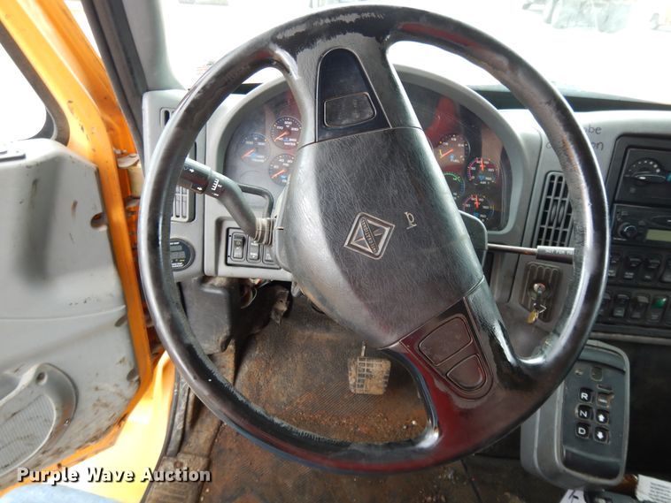 image for item DE5778 2006 International 7400   dump truck