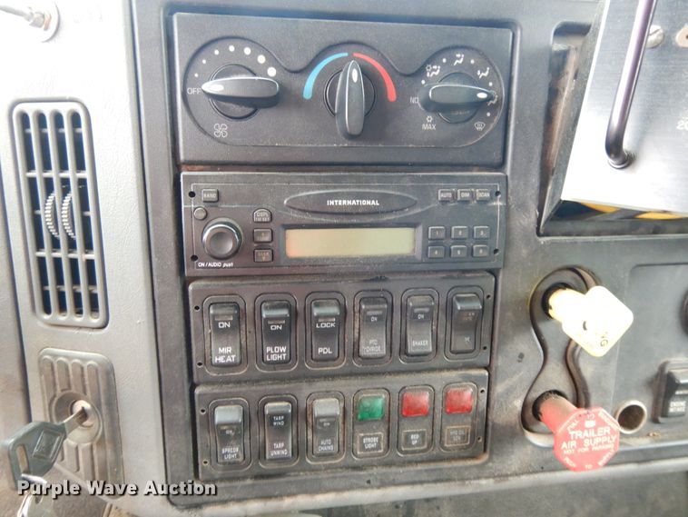 image for item DE5778 2006 International 7400   dump truck