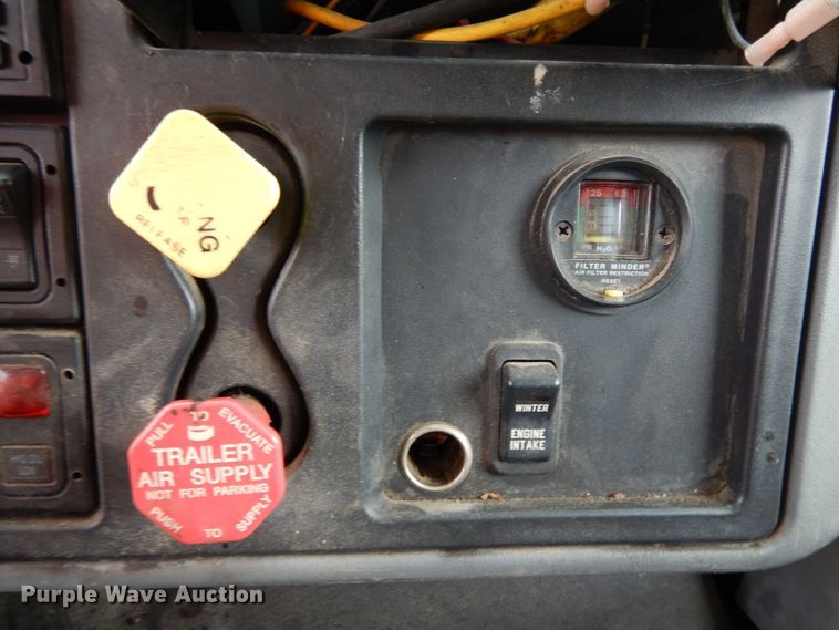 image for item DE5778 2006 International 7400   dump truck