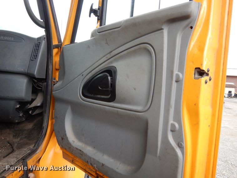 image for item DE5778 2006 International 7400   dump truck