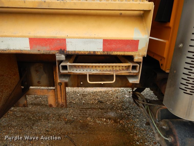 image for item DE5778 2006 International 7400   dump truck