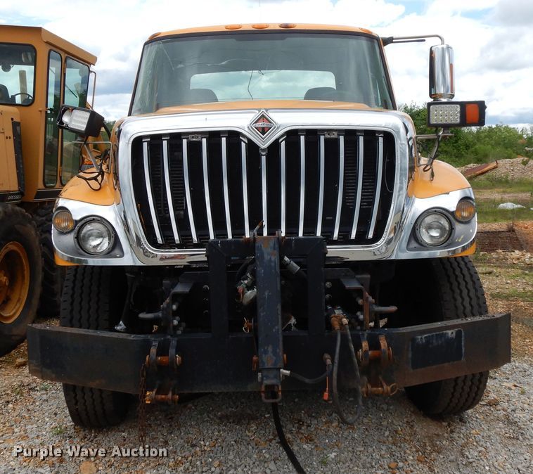 image for item DE5781 2009 International 7500  truck cab and chassis