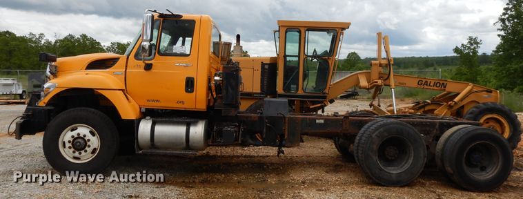 image for item DE5781 2009 International 7500  truck cab and chassis