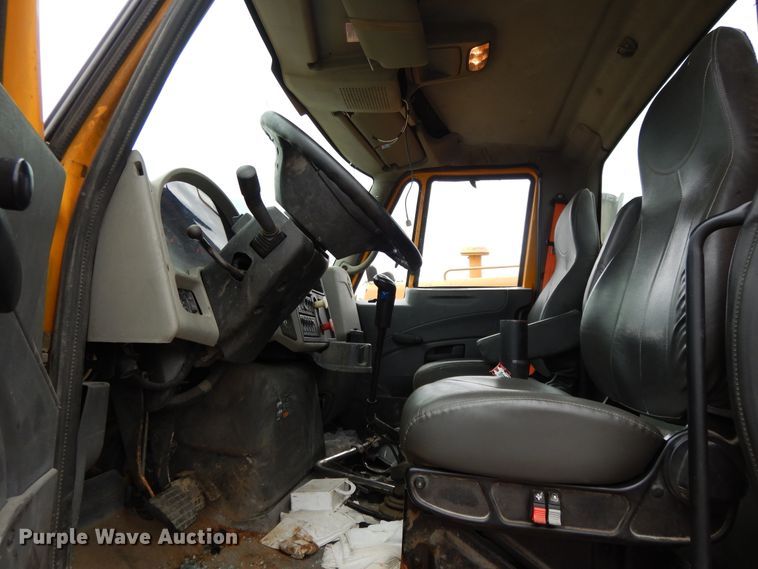 image for item DE5781 2009 International 7500  truck cab and chassis