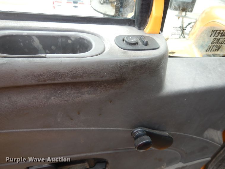 image for item DE5781 2009 International 7500  truck cab and chassis