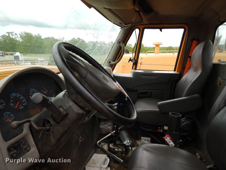 image for item DE5781 2009 International 7500  truck cab and chassis