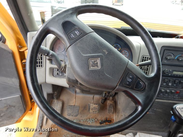 image for item DE5781 2009 International 7500  truck cab and chassis