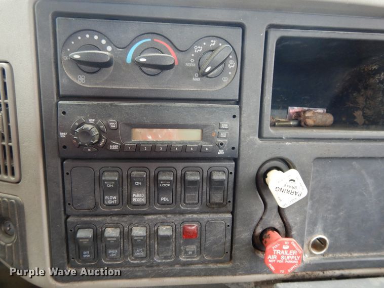 image for item DE5781 2009 International 7500  truck cab and chassis