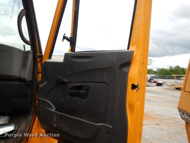 image for item DE5781 2009 International 7500  truck cab and chassis