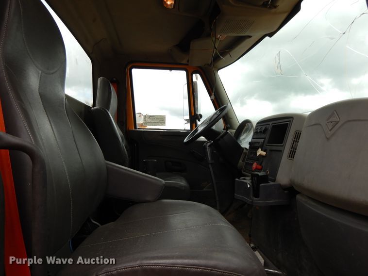 image for item DE5781 2009 International 7500  truck cab and chassis