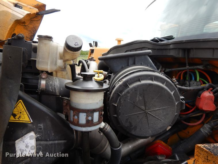 image for item DE5781 2009 International 7500  truck cab and chassis