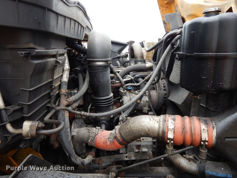 image for item DE5781 2009 International 7500  truck cab and chassis