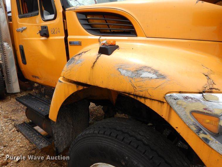 image for item DE5781 2009 International 7500  truck cab and chassis