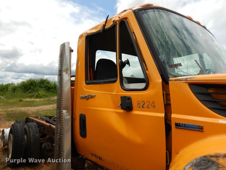 image for item DE5781 2009 International 7500  truck cab and chassis