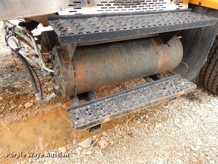 image for item DE5781 2009 International 7500  truck cab and chassis