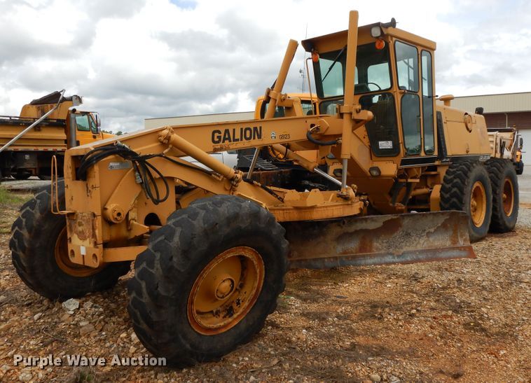 image for item DE5782 1995 Galion Dresser 850  motor grader