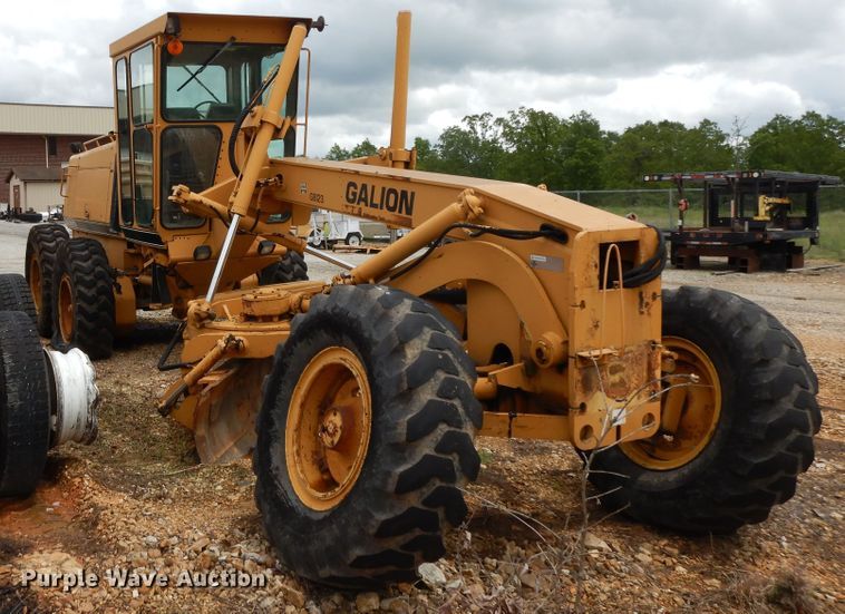 image for item DE5782 1995 Galion Dresser 850  motor grader