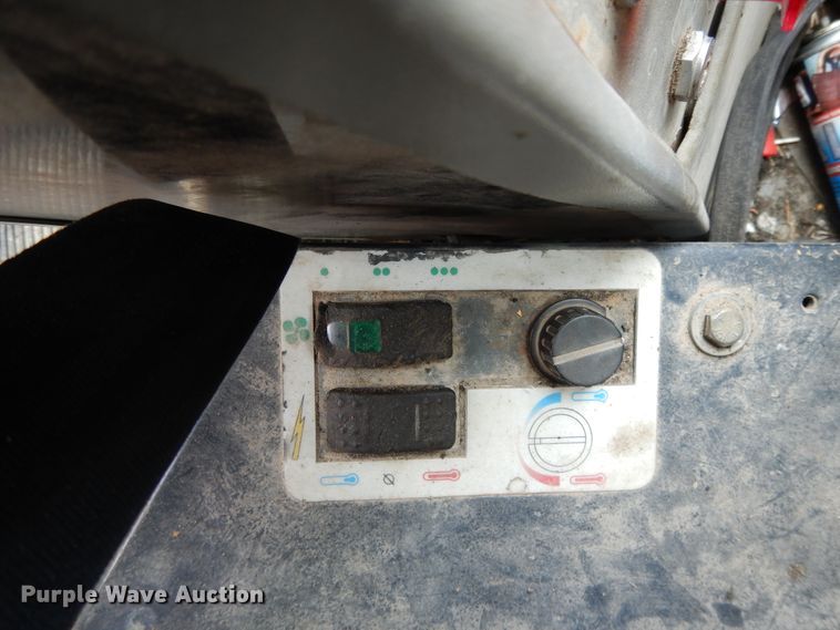 image for item DE5782 1995 Galion Dresser 850  motor grader