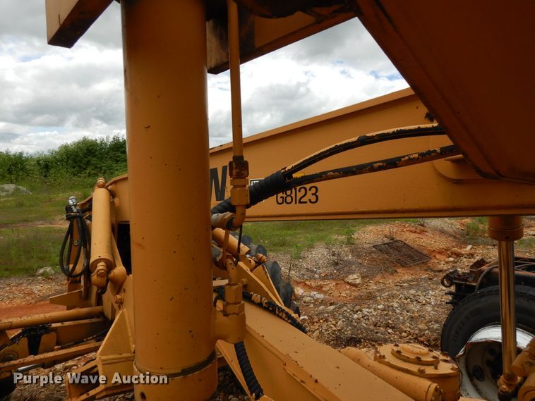 image for item DE5782 1995 Galion Dresser 850  motor grader