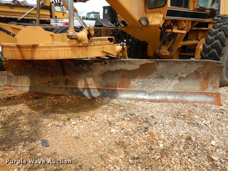 image for item DE5782 1995 Galion Dresser 850  motor grader