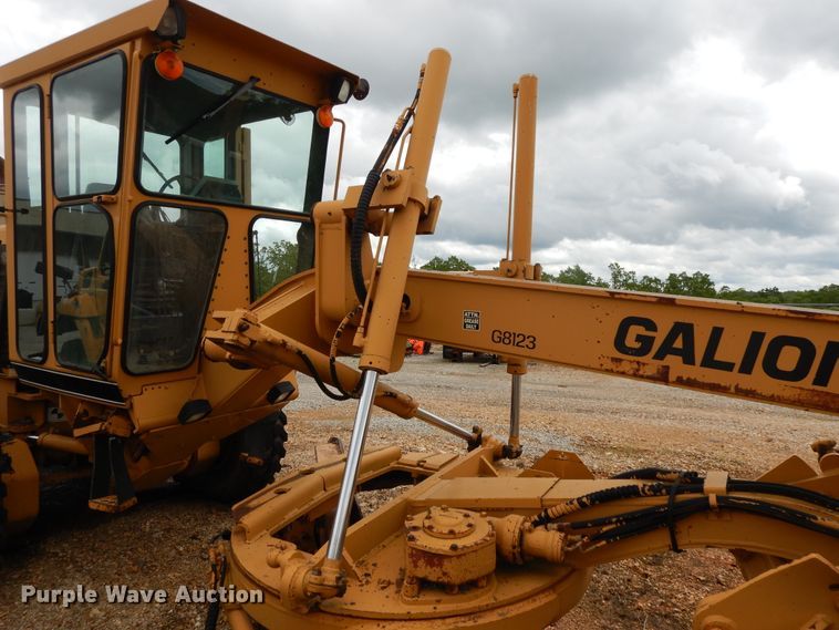 image for item DE5782 1995 Galion Dresser 850  motor grader