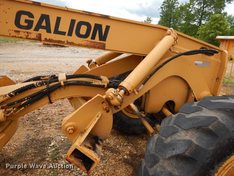 image for item DE5782 1995 Galion Dresser 850  motor grader