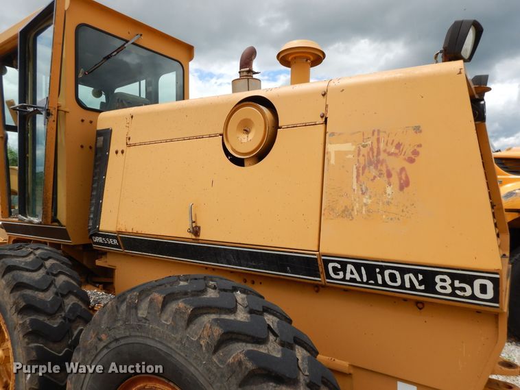 image for item DE5782 1995 Galion Dresser 850  motor grader