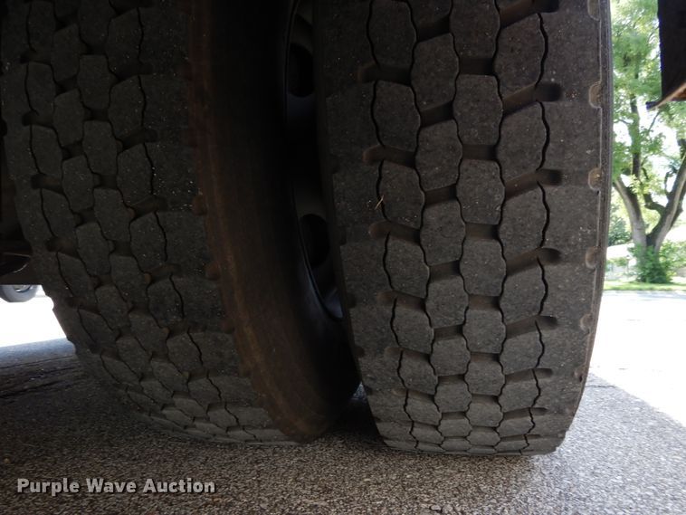 image for item DE5811 2011 Thomas  school bus