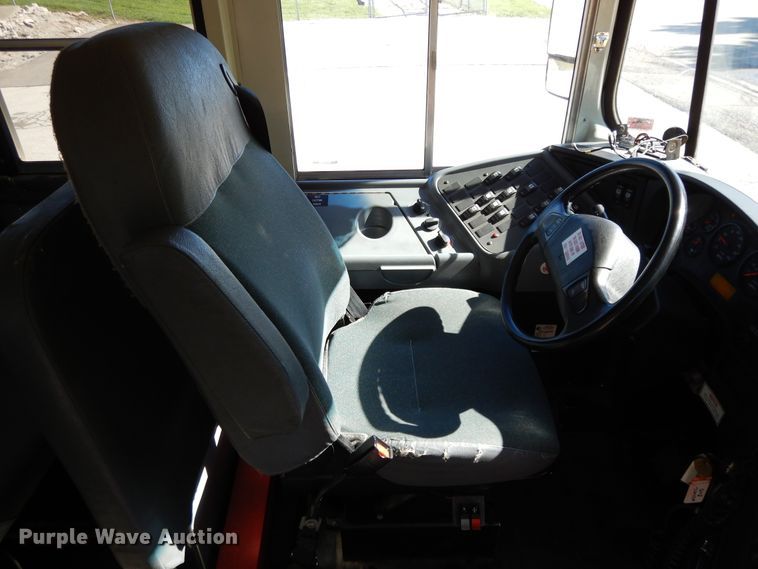 image for item DE5813 2008 International CE300 school bus