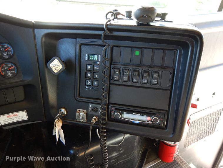 image for item DE5813 2008 International CE300 school bus